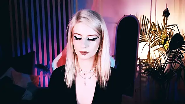 Noah ElmerX online show from 10-20-25, 04:07