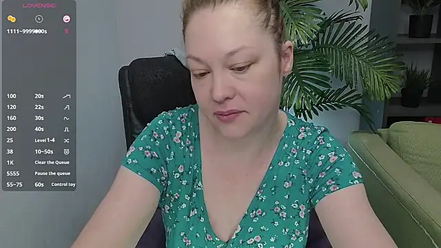 CutieGinger online show from 10-29-25, 03:22