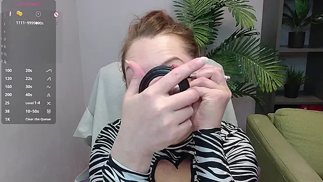 CutieGinger online show from 10-26-25, 02:50