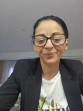 bruneta sexy23 online show from 05-17-26, 07:03