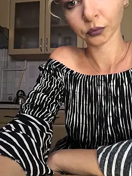 Kristina03 online show from 10-28-25, 09:47