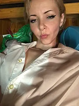 Snapshot of Kristina03 chatting on 02-17-25, 10:49 Kristina03 online show from 02-17-25, 10:49
