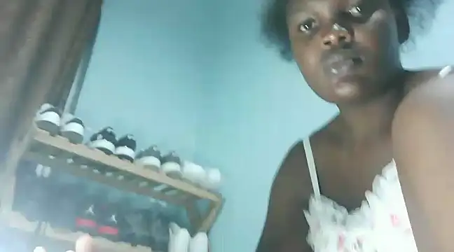 cute roxie online show from 01-27-25, 09:22