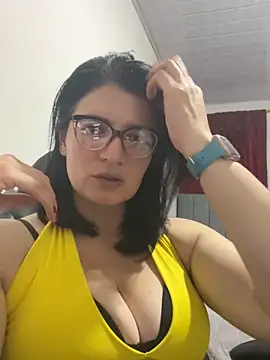 Snapshot of adriana71 chatting on 09-17-25, 08:44 adriana71 online show from 09-17-25, 08:44