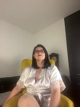 Snapshot of adriana71 chatting on 05-29-26, 01:44 adriana71 online show from 05-29-26, 01:44
