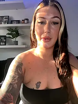 Snapshot of MissyLeeX chatting on 10-05-25, 08:49 MissyLeeX online show from 10-05-25, 08:49