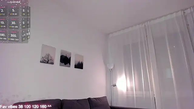 Snapshot of elizziMeiko__ chatting on 02-14-25, 10:47 elizziMeiko online show from 02-14-25, 10:47