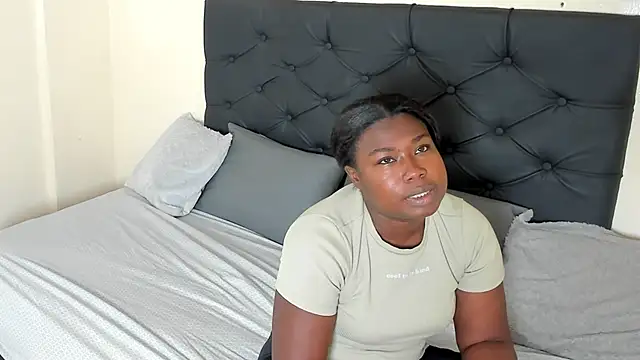 Snapshot of Cristale69 chatting on 02-05-26, 06:48 Cristale69 online show from 02-05-26, 06:48