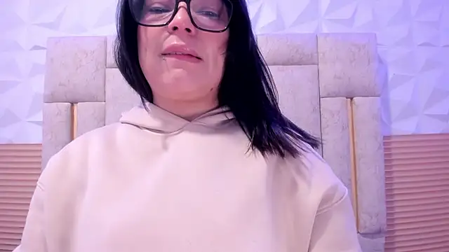 Snapshot of PauletteJ chatting on 06-17-26, 11:53 PauletteJ online show from 06-17-26, 11:53