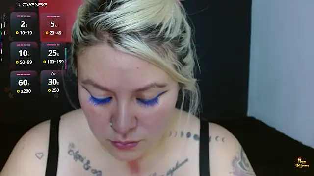 Snapshot of miley_jensen chatting on 10-24-25, 09:47 miley jensen online show from 10-24-25, 09:47