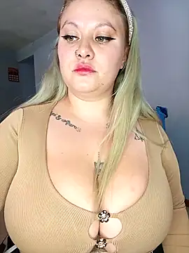 Snapshot of miley_jensen chatting on 12-13-25, 08:04 miley jensen online show from 12-13-25, 08:04