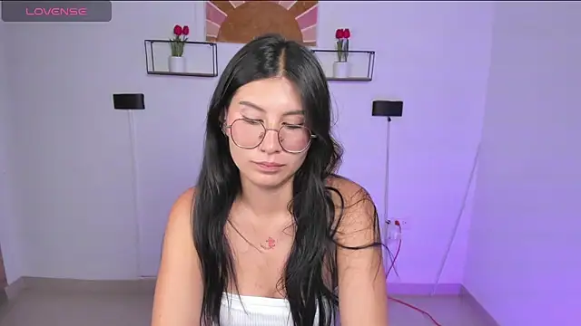 Snapshot of emily_villamil chatting on 06-06-26, 10:26 emily villamil online show from 06-06-26, 10:26