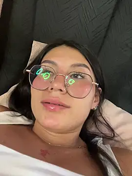 Snapshot of emily_villamil chatting on 05-30-26, 09:31 emily villamil online show from 05-30-26, 09:31