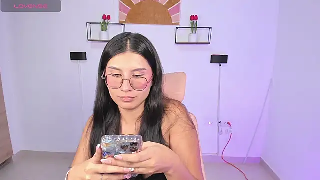 Snapshot of emily_villamil chatting on 05-26-26, 10:30 emily villamil online show from 05-26-26, 10:30