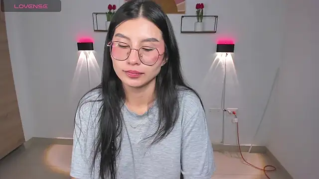 Snapshot of emily_villamil chatting on 05-05-26, 09:18 emily villamil online show from 05-05-26, 09:18
