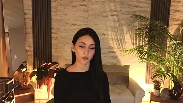 Coralinnee  online show from 02-05-26, 05:36