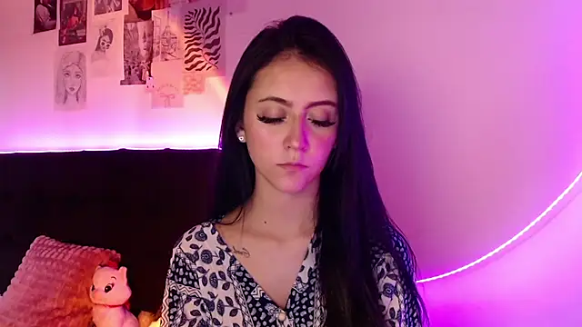 Snapshot of Coralinnee_ chatting on 03-01-25, 07:26 Coralinnee  online show from 03-01-25, 07:26