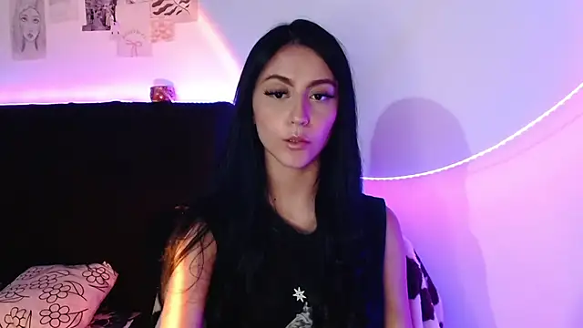 Snapshot of Coralinnee_ chatting on 01-03-25, 06:55 Coralinnee  online show from 01-03-25, 06:55