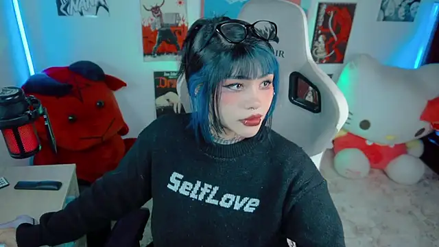 Deadly Doll online show from 07-01-26, 12:00