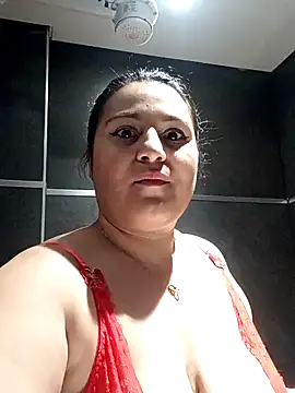 Snapshot of SALMA_G chatting on 02-01-25, 03:28 SALMA G online show from 02-01-25, 03:28