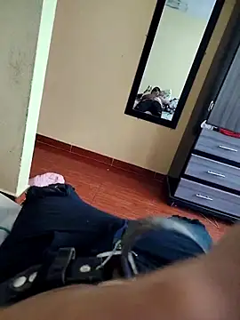 Snapshot of Alexisllanos chatting on 03-16-26, 02:43 Alexisllanos online show from 03-16-26, 02:43