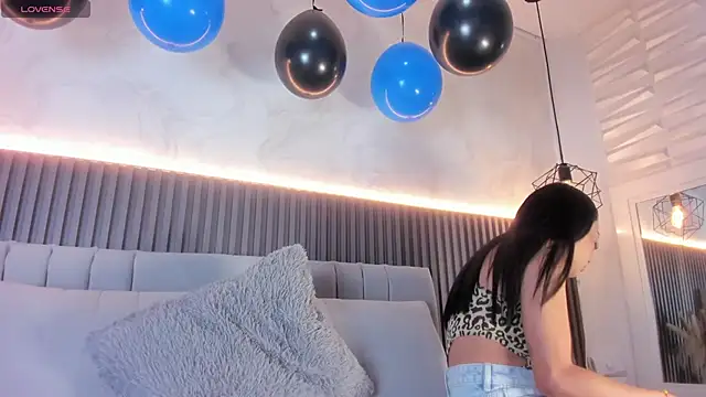 SHANONCLARK online show from 11-08-25, 06:22