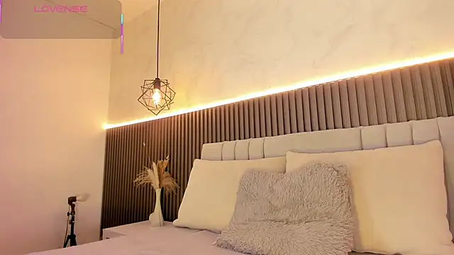 SHANONCLARK online show from 10-06-25, 07:03