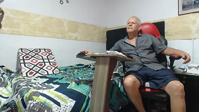 VALENTINO1983  online show from 11-15-25, 10:03