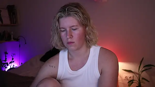 moonamii online show from 12-22-25, 06:30