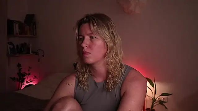 moonamii online show from 10-28-25, 06:29