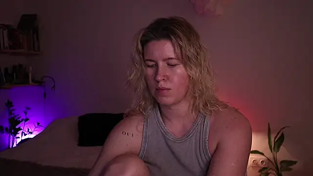 moonamii online show from 11-11-25, 04:24