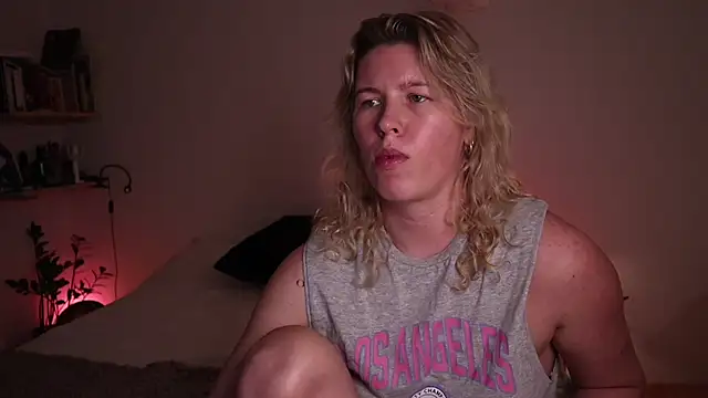 moonamii online show from 10-31-25, 06:48