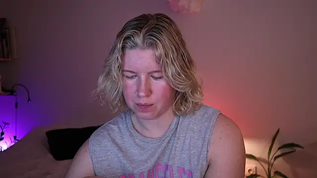 moonamii online show from 12-19-25, 03:03