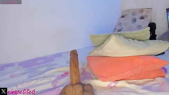 ninapetitew online show from 05-15-26, 11:36