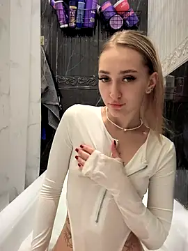 Good  Girl  online show from 10-15-25, 10:34