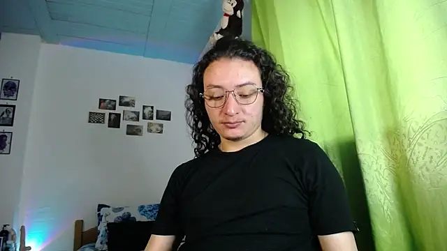 Snapshot of monkeywillwhite chatting on 11-16-25, 05:17 monkeywillwhite online show from 11-16-25, 05:17