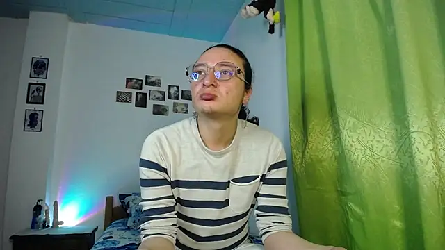 Snapshot of monkeywillwhite chatting on 11-06-25, 02:04 monkeywillwhite online show from 11-06-25, 02:04