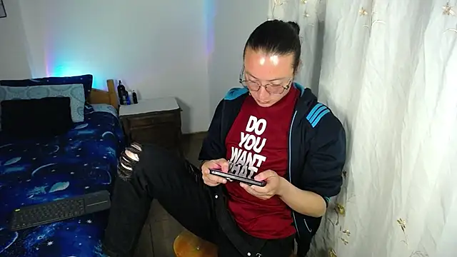 Snapshot of monkeywillwhite chatting on 02-14-26, 04:02 monkeywillwhite online show from 02-14-26, 04:02