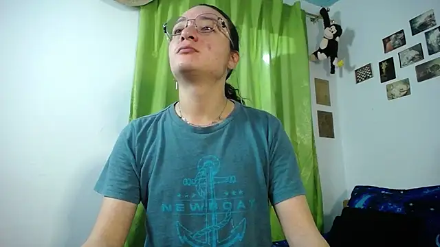 Snapshot of monkeywillwhite chatting on 10-24-25, 02:21 monkeywillwhite online show from 10-24-25, 02:21