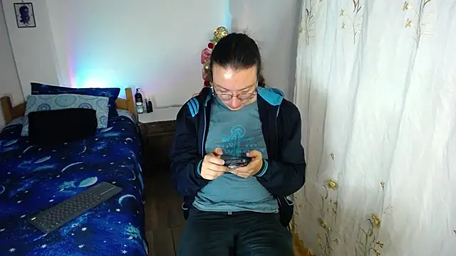 Snapshot of monkeywillwhite chatting on 12-19-25, 03:32 monkeywillwhite online show from 12-19-25, 03:32