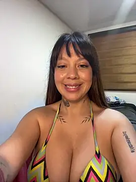 Snapshot of Bruja_lu chatting on 02-11-25, 03:29 Bruja lu online show from 02-11-25, 03:29