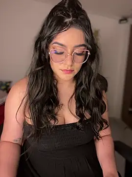 Lia flowers online show from 12-13-25, 11:55