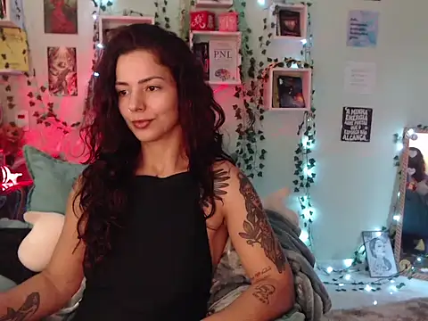 Snapshot of BeellyDance chatting on 10-01-25, 06:12 BeellyDance online show from 10-01-25, 06:12