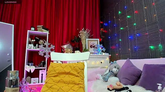 Snapshot of Queen_baby chatting on 12-03-24, 02:20 Queen baby online show from 12-03-24, 02:20