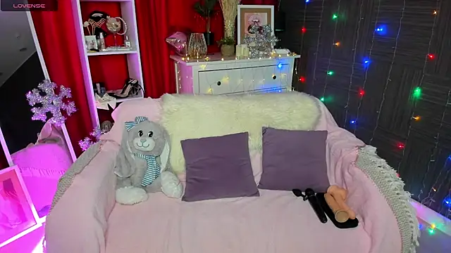 Snapshot of Queen_baby chatting on 12-27-24, 04:36 Queen baby online show from 12-27-24, 04:36