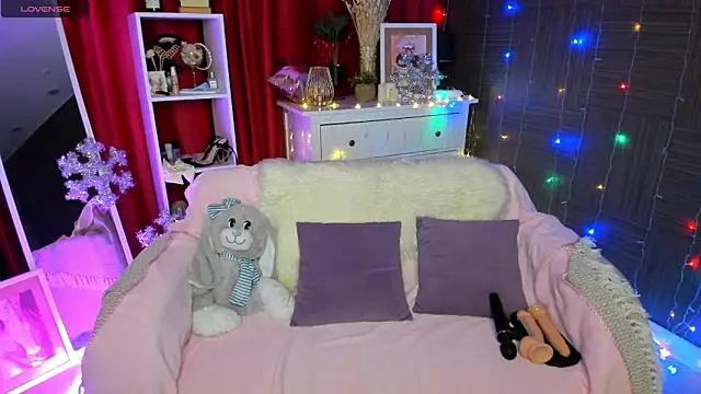 Snapshot of Queen_baby chatting on 12-28-24, 01:39 Queen baby online show from 12-28-24, 01:39