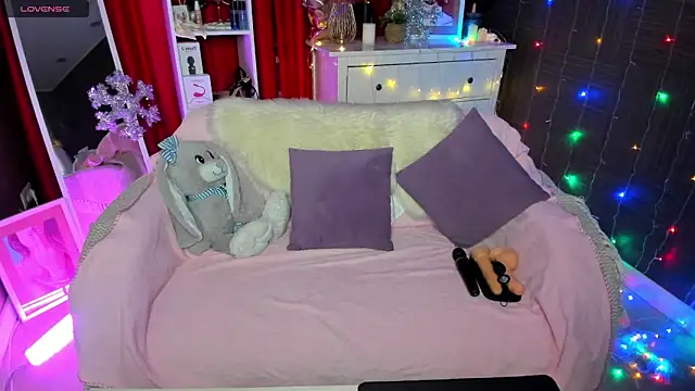 Snapshot of Queen_baby chatting on 01-07-25, 01:28 Queen baby online show from 01-07-25, 01:28