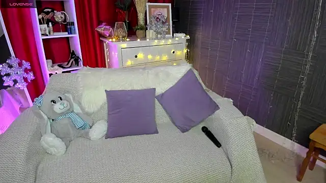 Snapshot of Queen_baby chatting on 12-31-24, 02:40 Queen baby online show from 12-31-24, 02:40