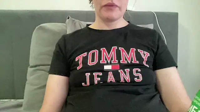 vanessa4you online show from 10-10-25, 04:02