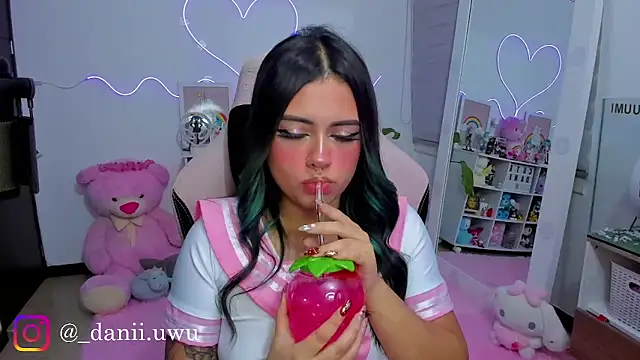 Snapshot of CuteDani_ chatting on 04-16-26, 05:19 CuteDani online show from 04-16-26, 05:19